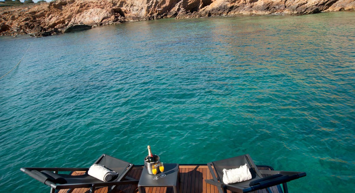 SELFIE yacht charter 5