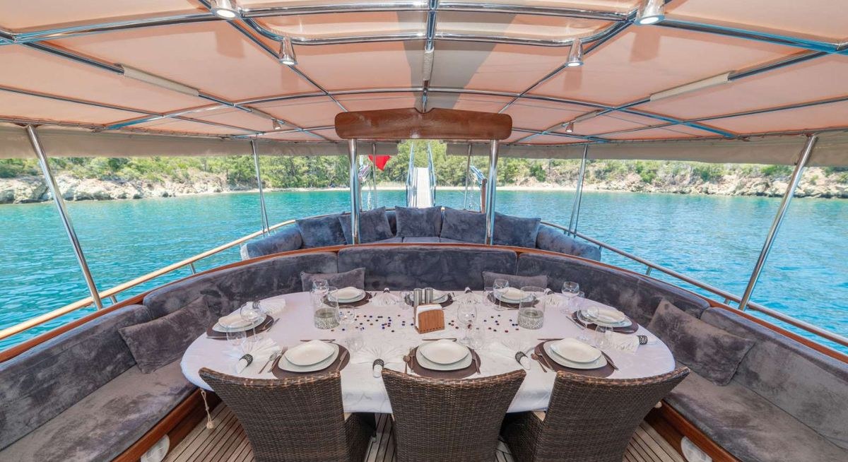 SEMA TUANA yacht charter 4