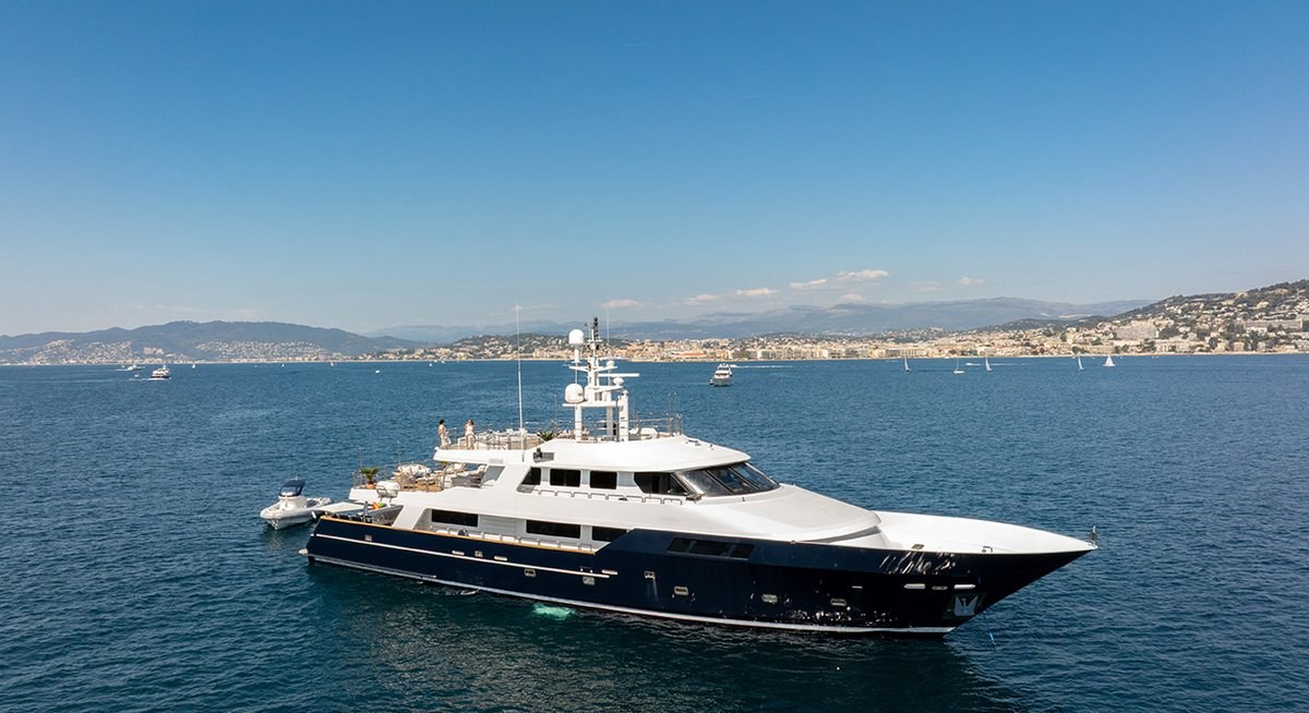 SENSEI yacht charter 1