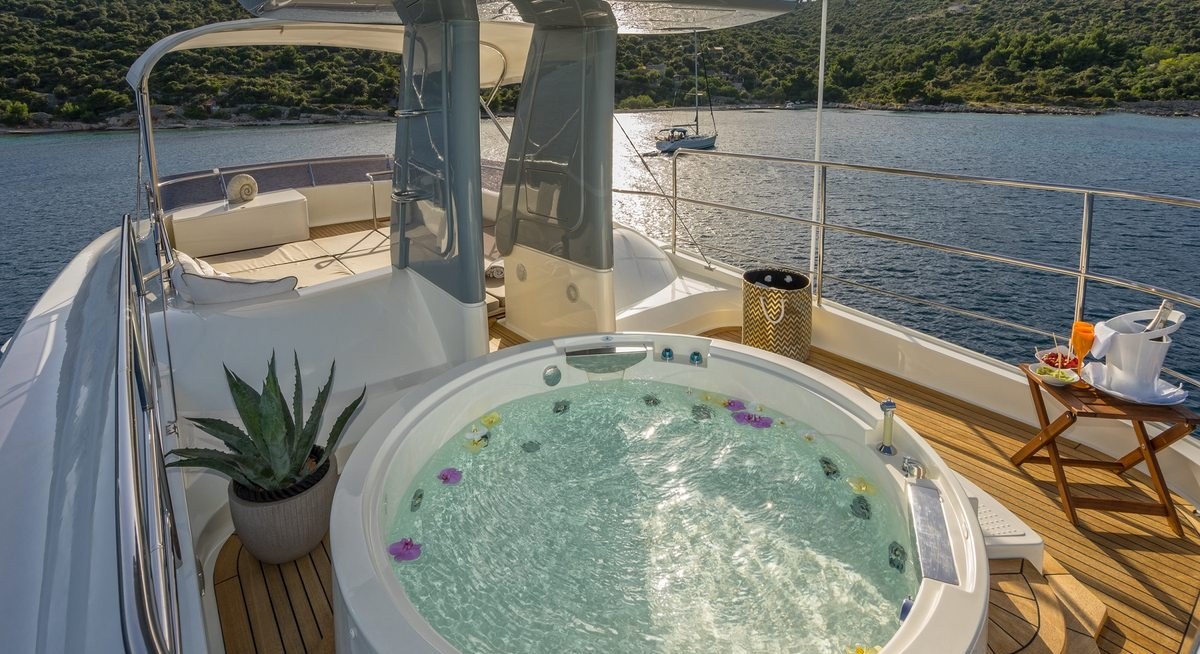 SEVENTH SENSE yacht charter 3