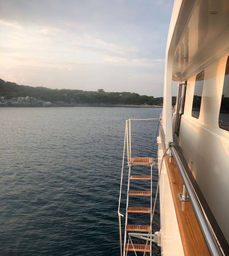 Yacht charter SHANGRA YACHT CHARTER