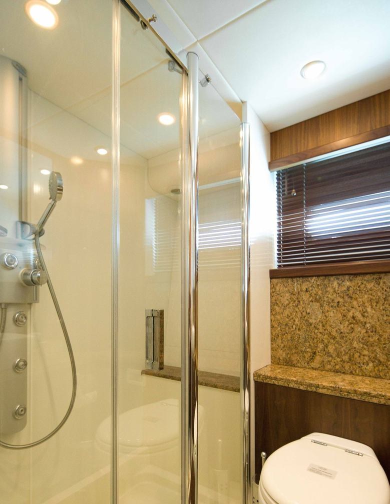 تأجير يخت SHINE YACHT CHARTER