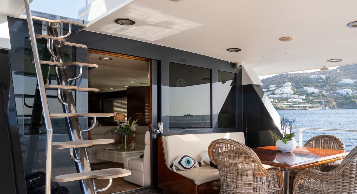 SHIVA yacht charter 4