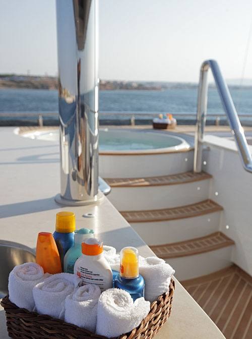 SHU U RITE yacht charter 5
