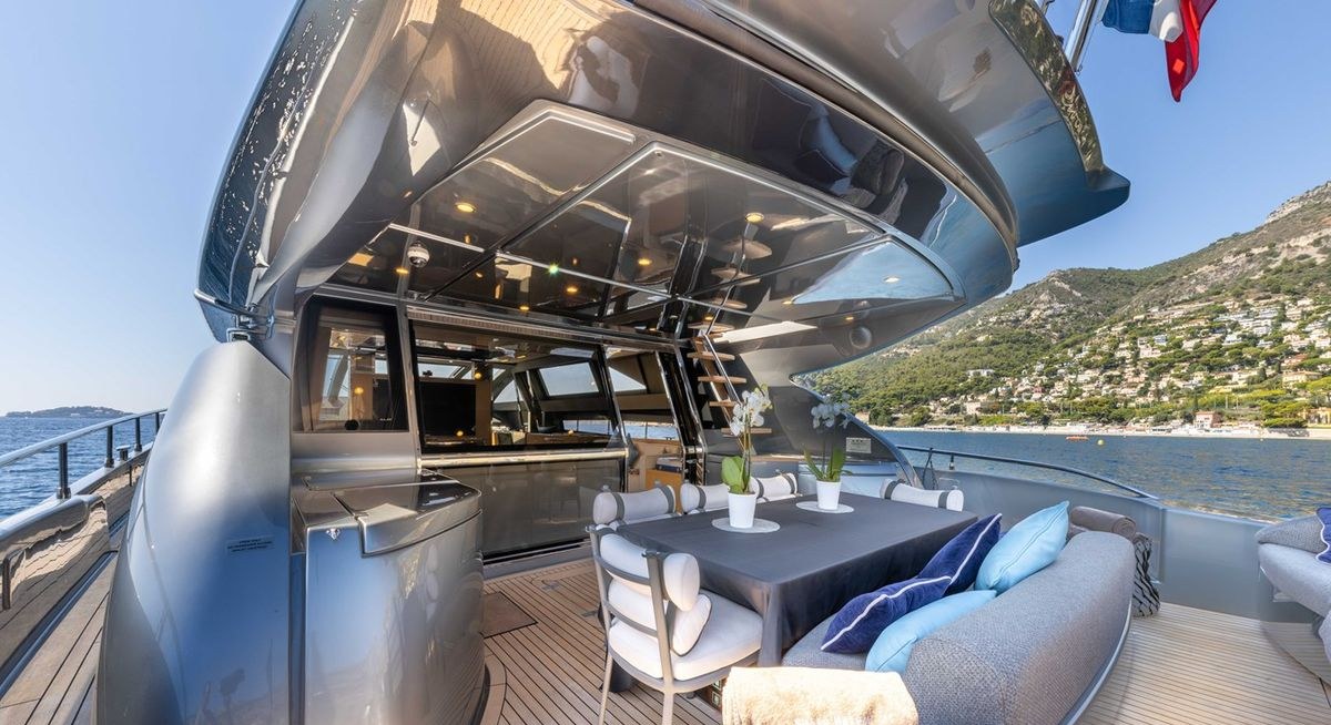 SILVER BREEZE yacht charter 4