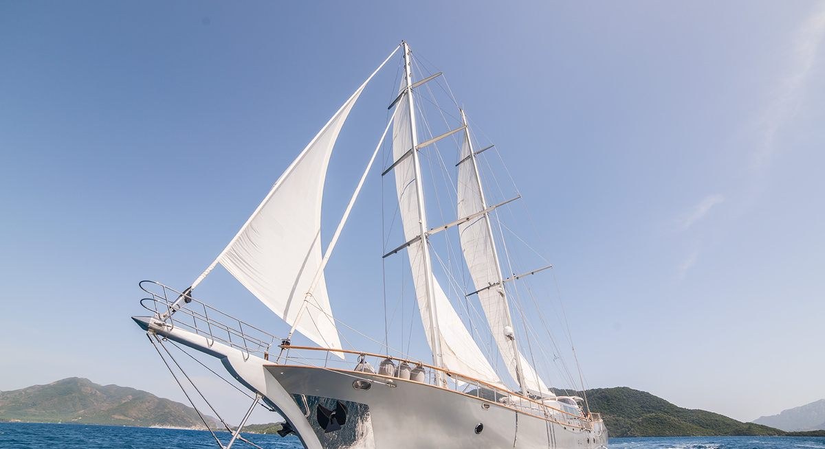 SILVER MOON yacht charter 1