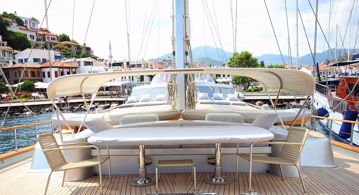 SILVER MOON yacht charter 4