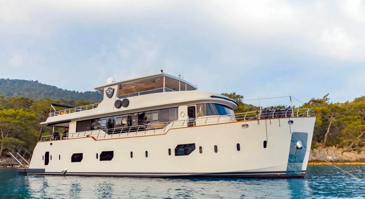 SIMAY M yacht charter 1