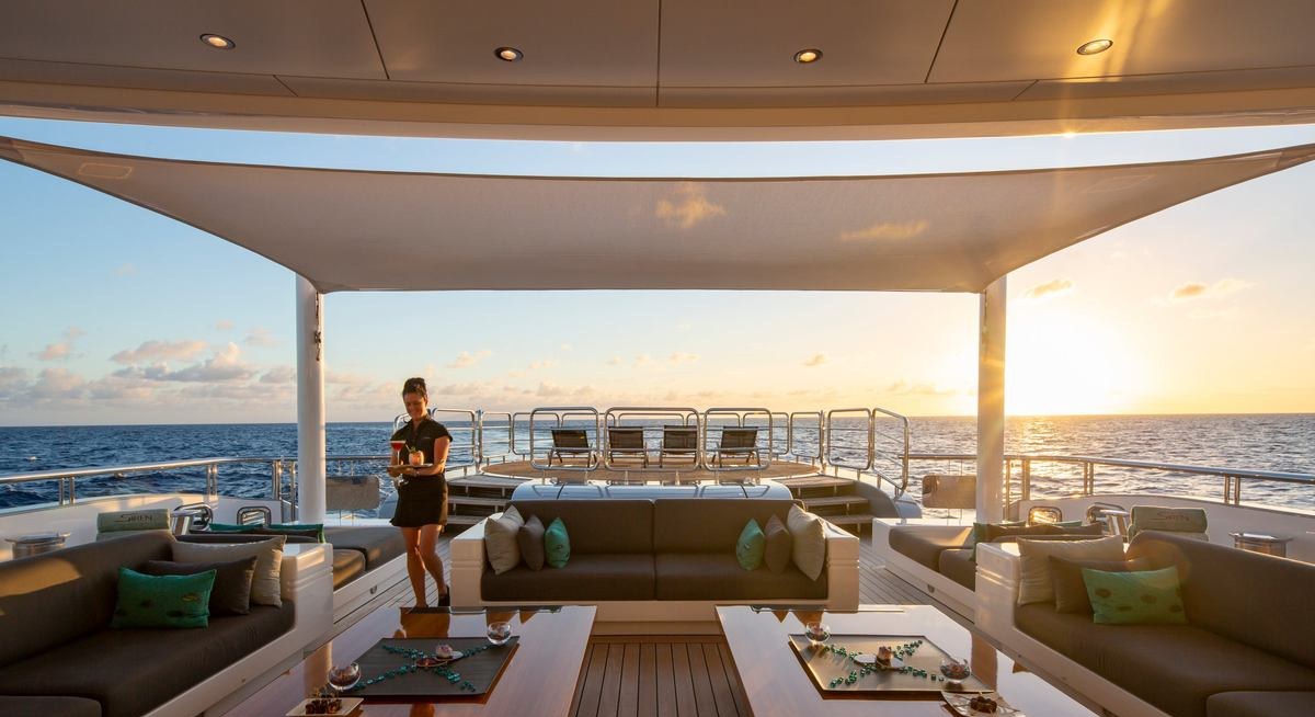 SIREN yacht charter 4