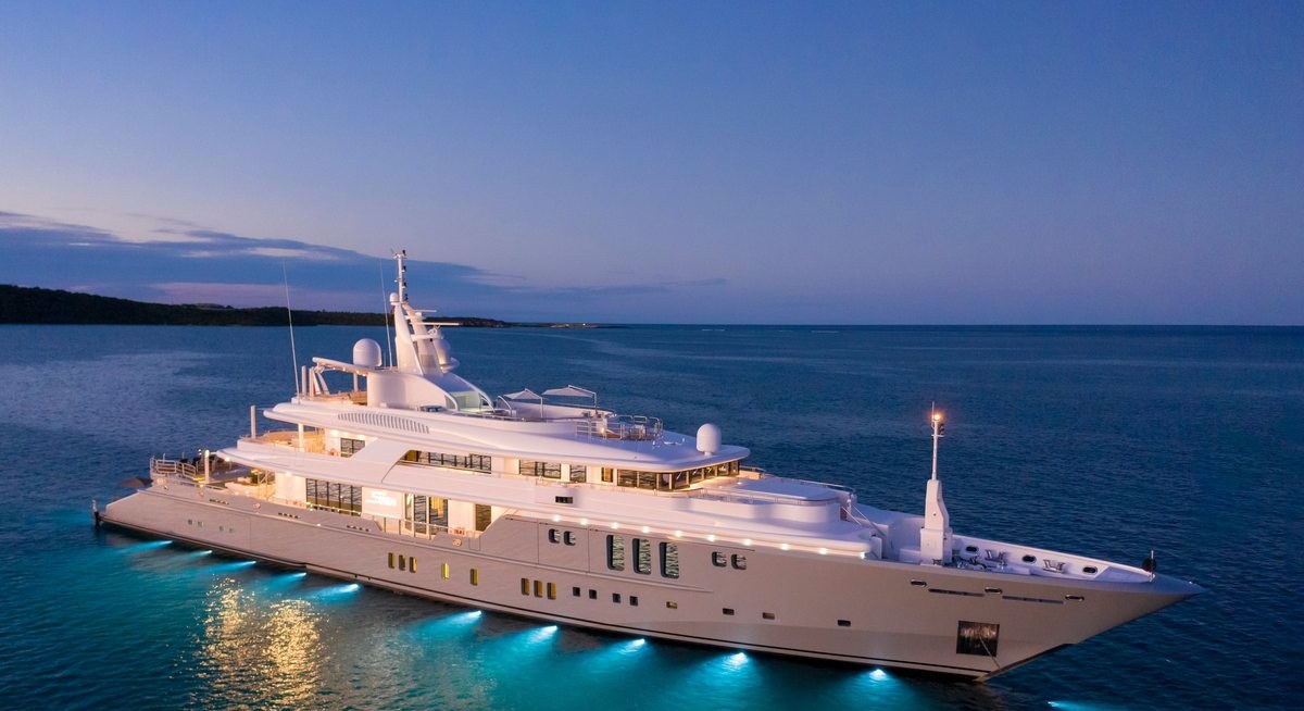 SIREN yacht charter 1