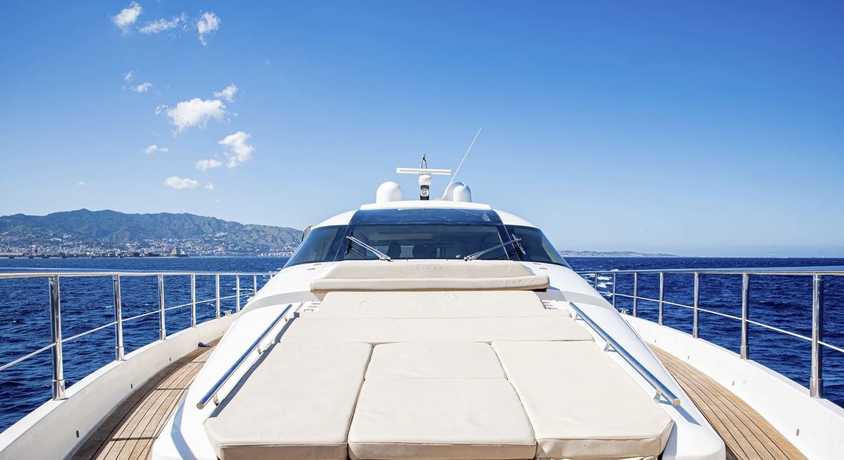 SOARIS yacht charter 3