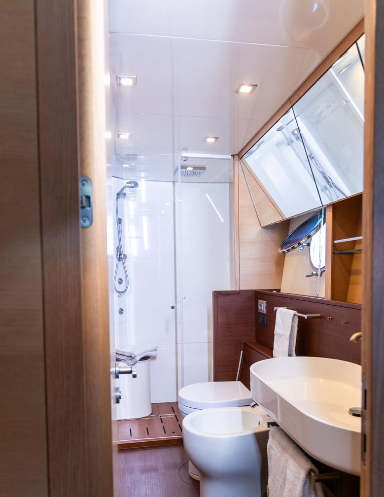 Yacht charter SOARIS YACHT CHARTER