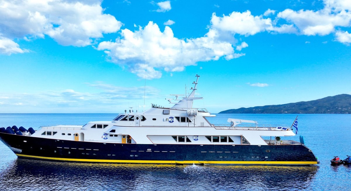 SOMETHING COOL yacht charter 1