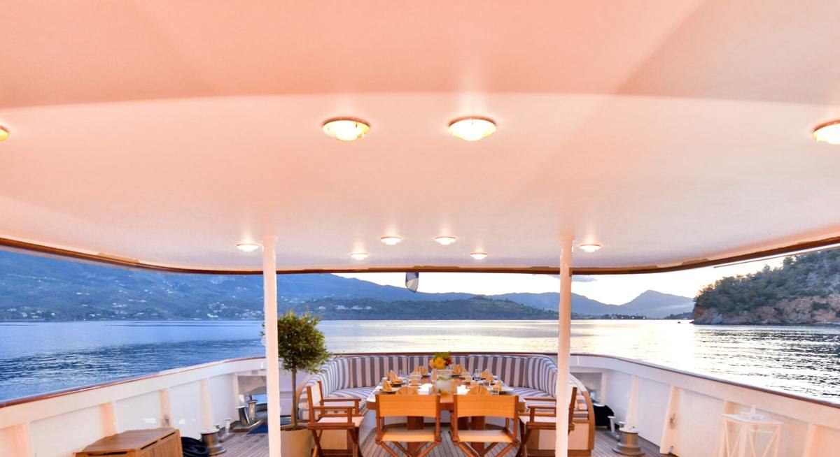 SOMETHING COOL yacht charter 4