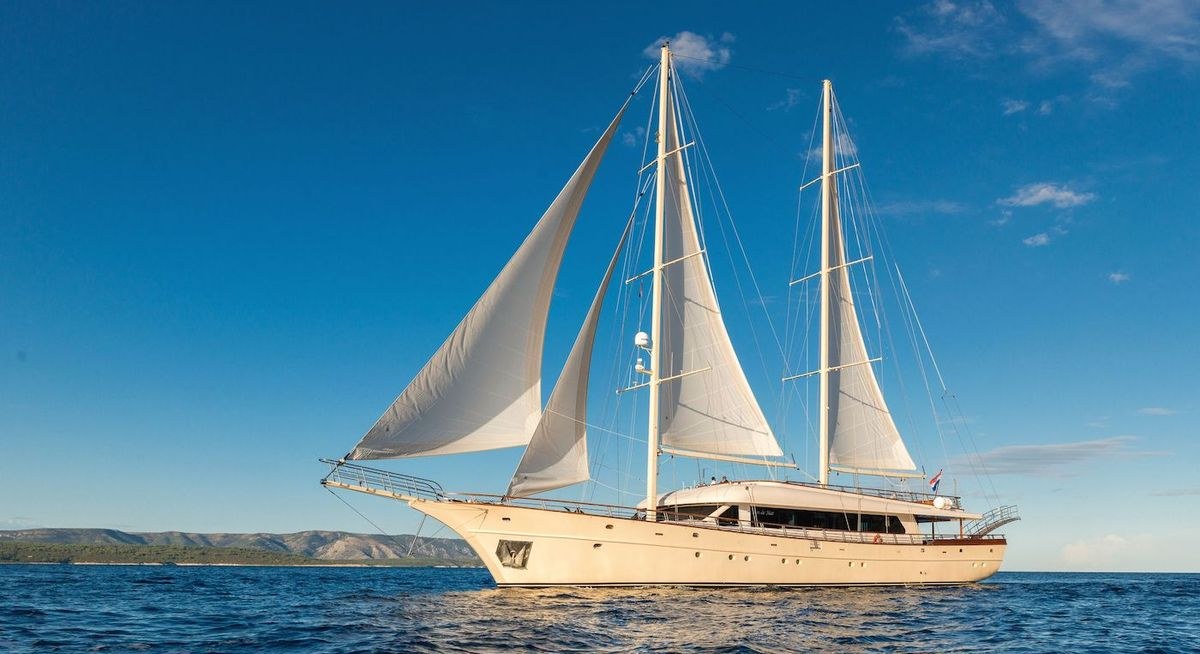 تأجير يخت SON DE MAR YACHT CHARTER