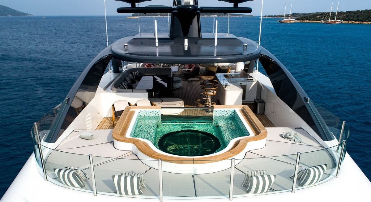 STARBURST III yacht charter 5