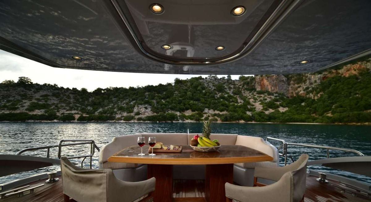 STELA117 yacht charter 3