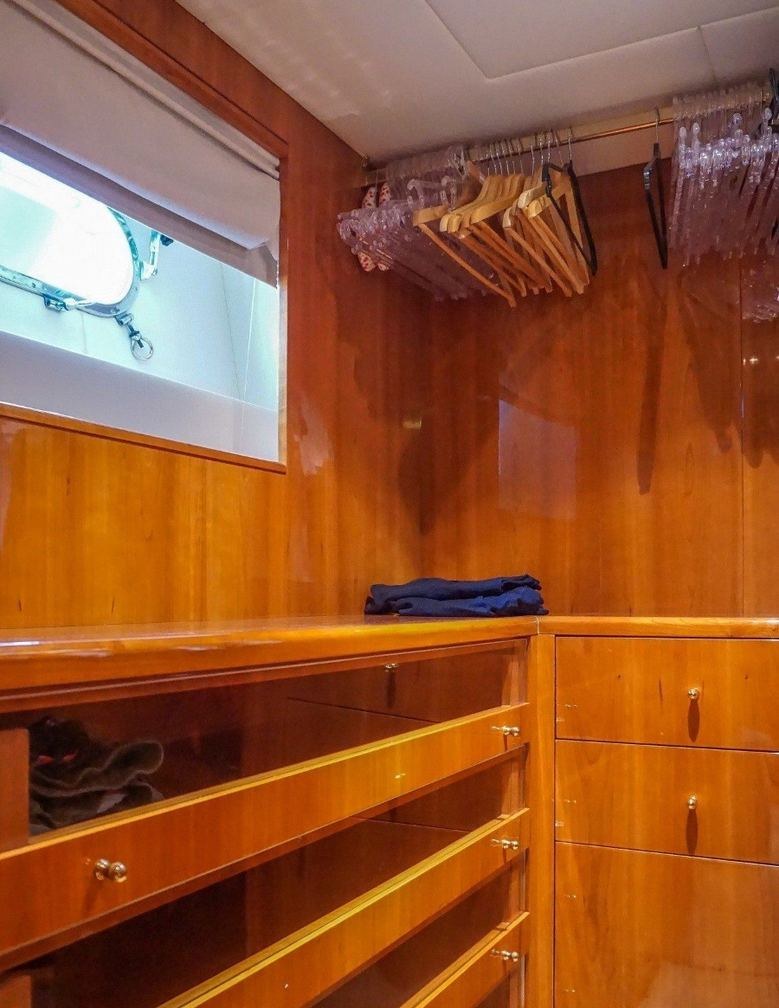 تأجير يخت STOLI YACHT CHARTER