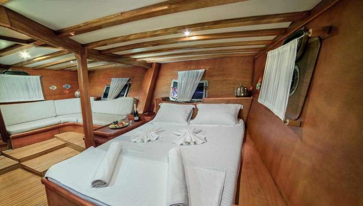 SUDE DENIZ yacht charter 4