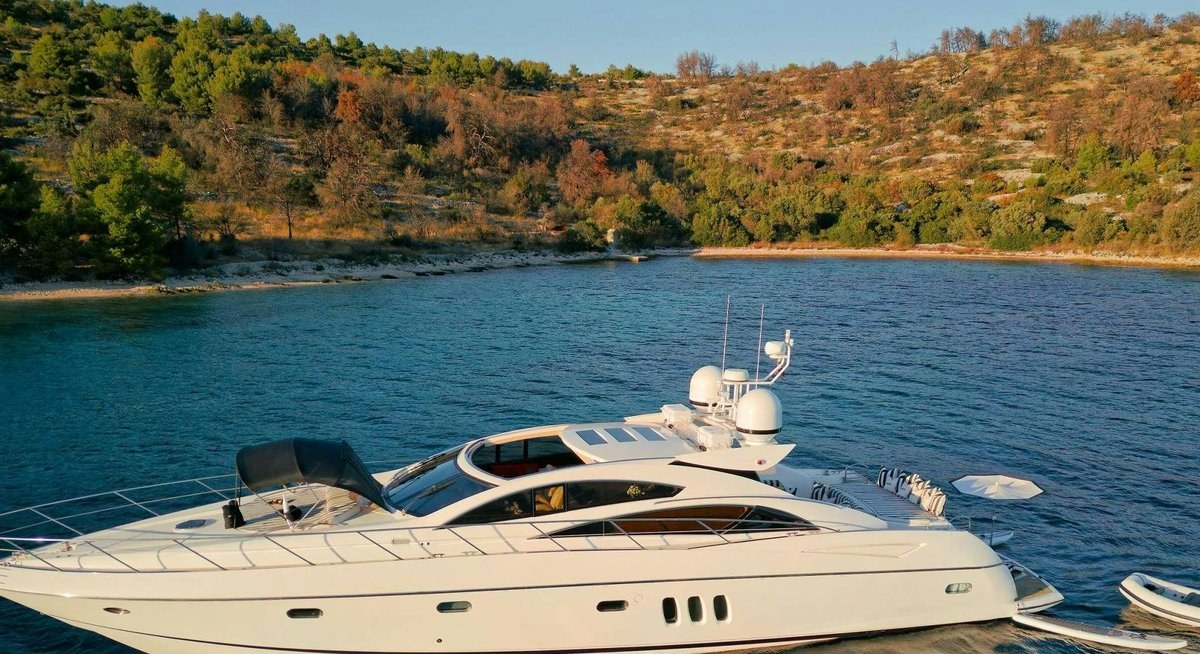 SUNSEEKER PREDATOR 72 GHOST yacht charter 1