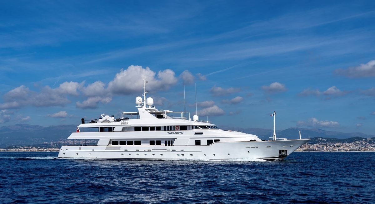TACANUYA yacht charter 1