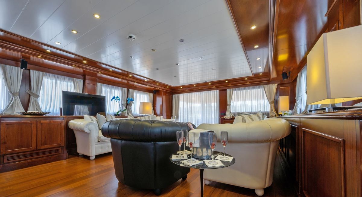 TANANAI yacht charter 5