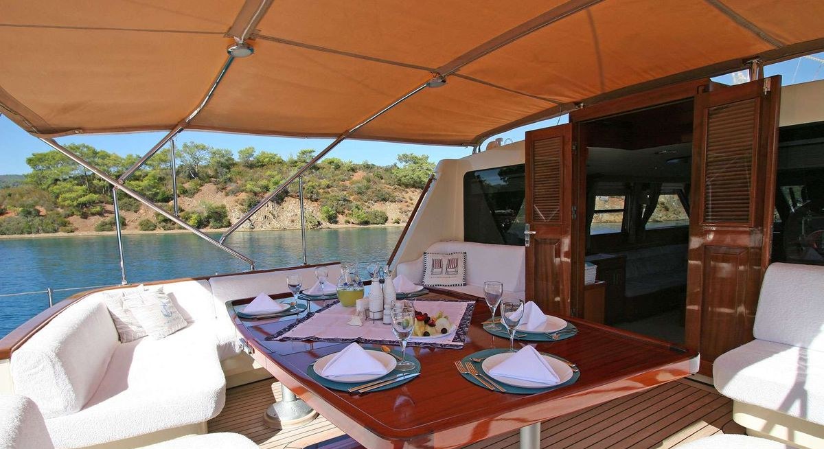 TANGO CHARLIE yacht charter 4