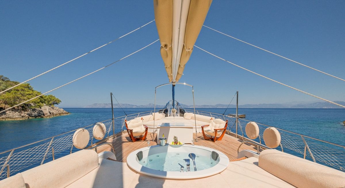 TARKAN 5 yacht charter 2