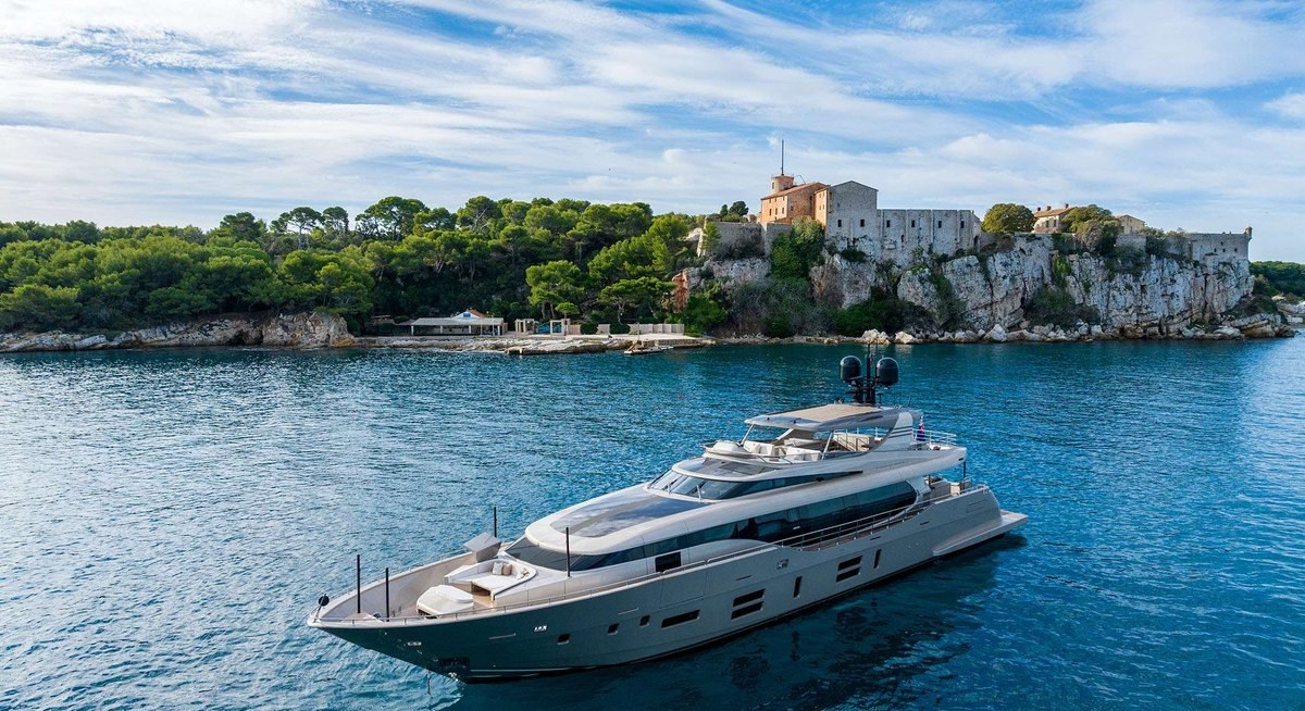 THE PALM yacht charter 1