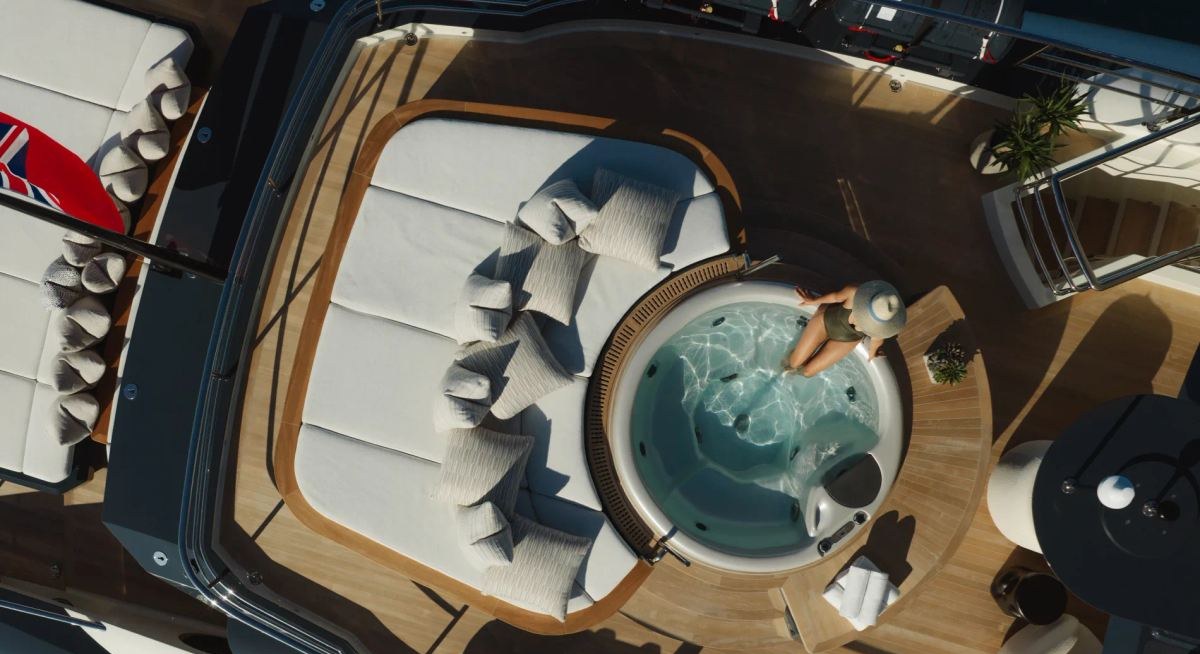 THUNDER yacht charter 4