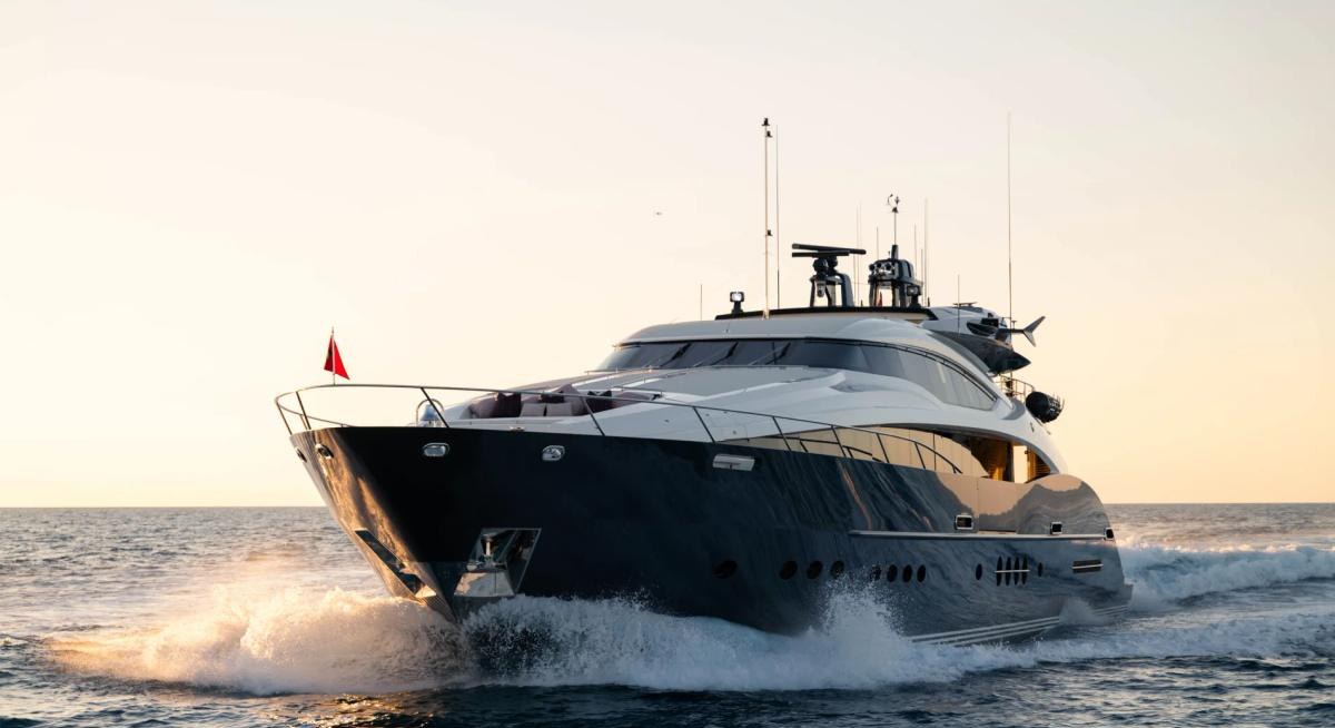 THUNDER yacht charter 1