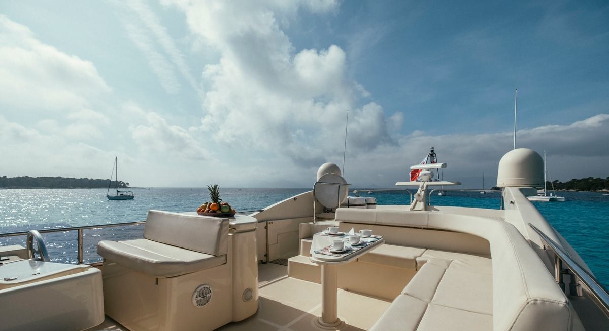 TO ESCAPE yacht charter 2