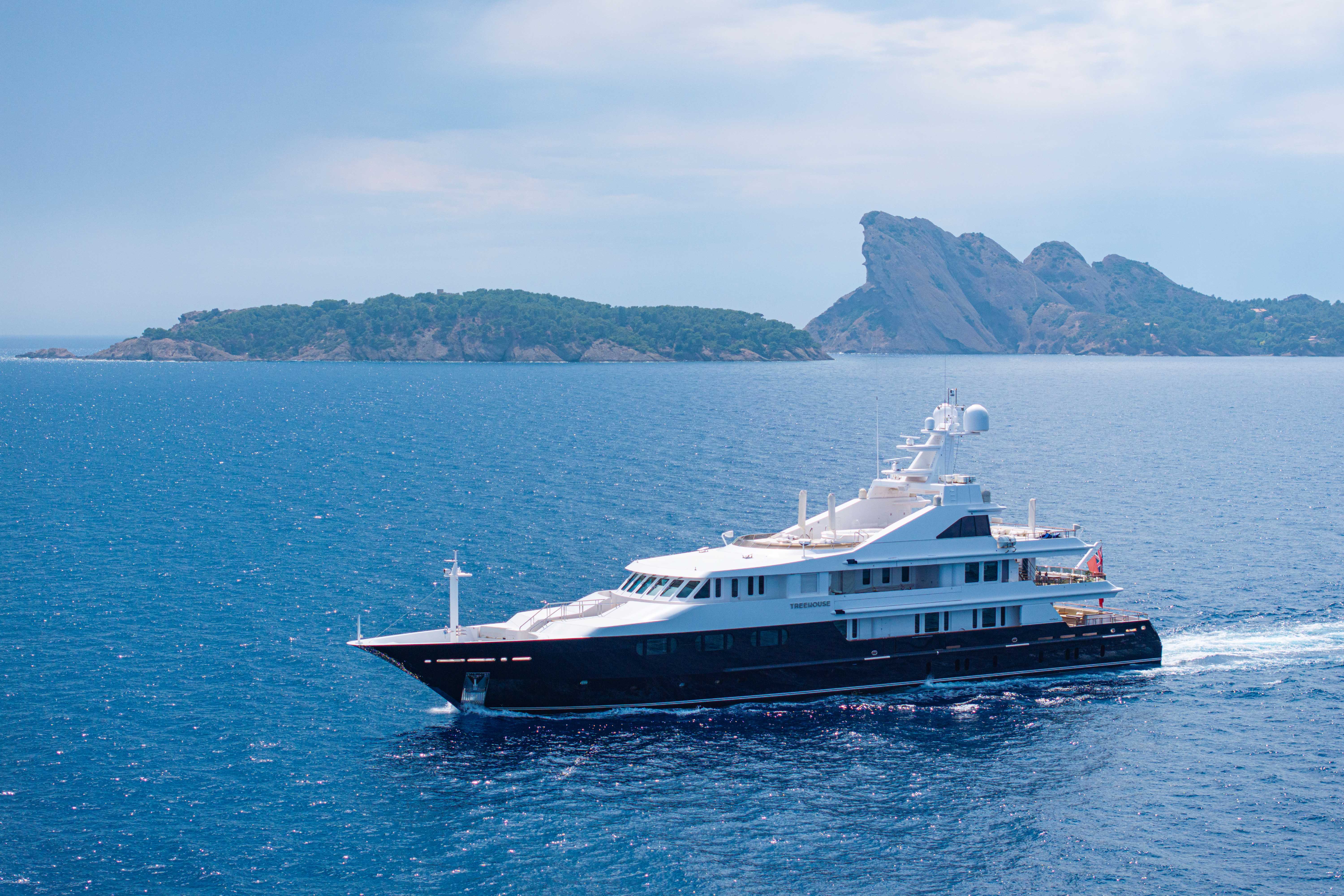 TREEHOUSE yacht charter 1