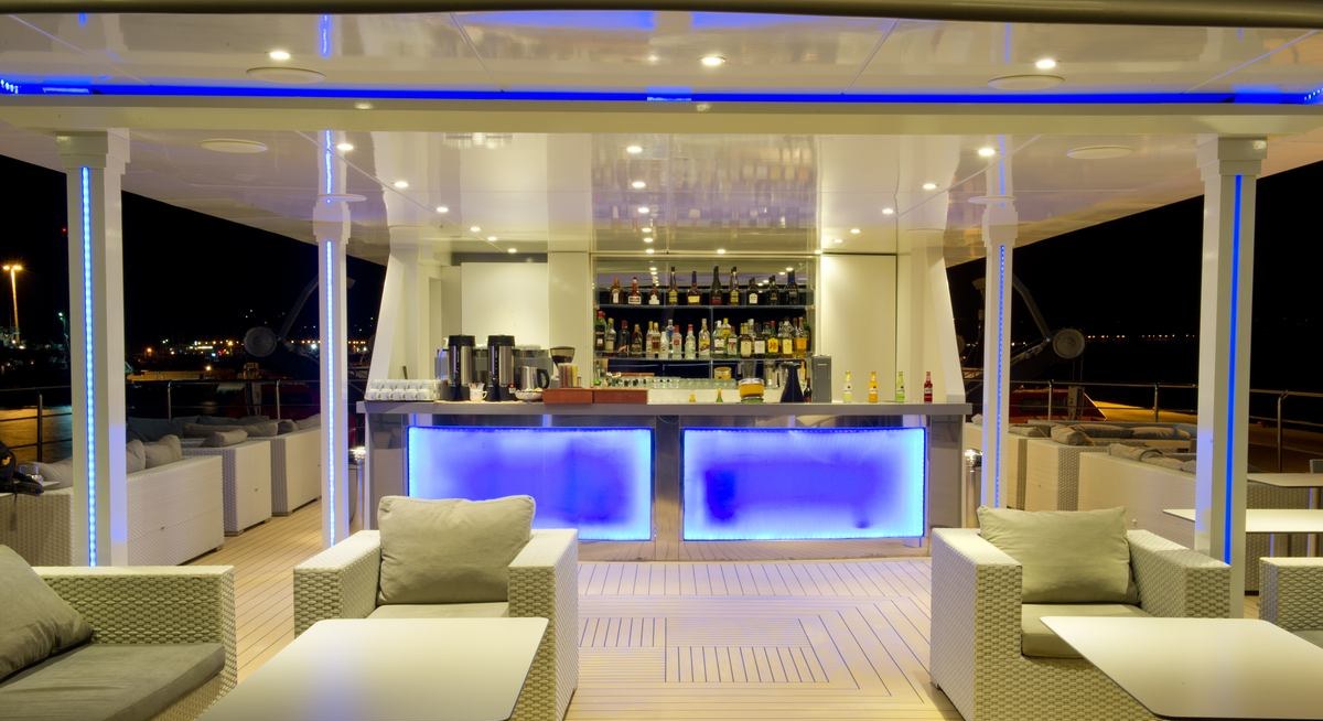VARIETY VOYAGER yacht charter 4