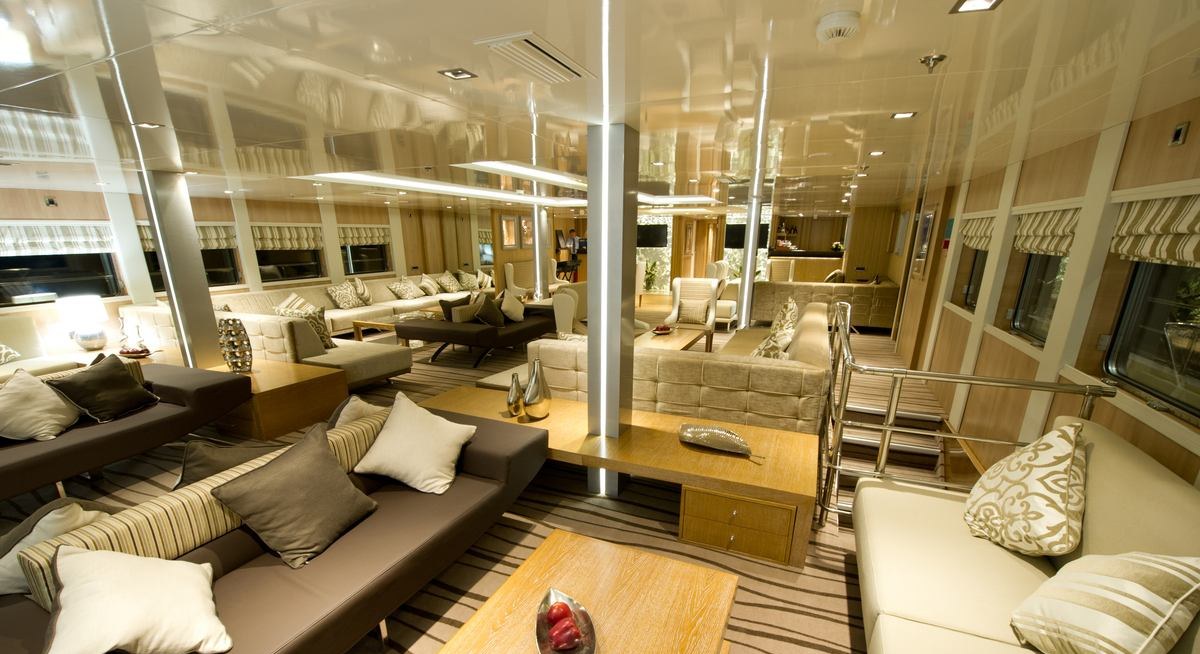 VARIETY VOYAGER yacht charter 5