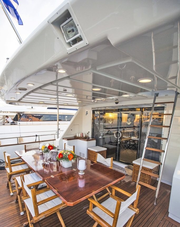 VENUS VISTORIA yacht charter 4