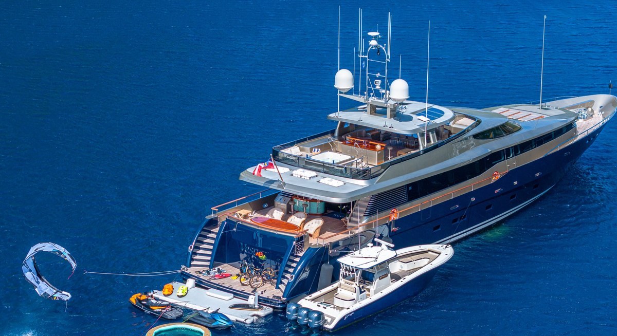 VESPER yacht charter 5
