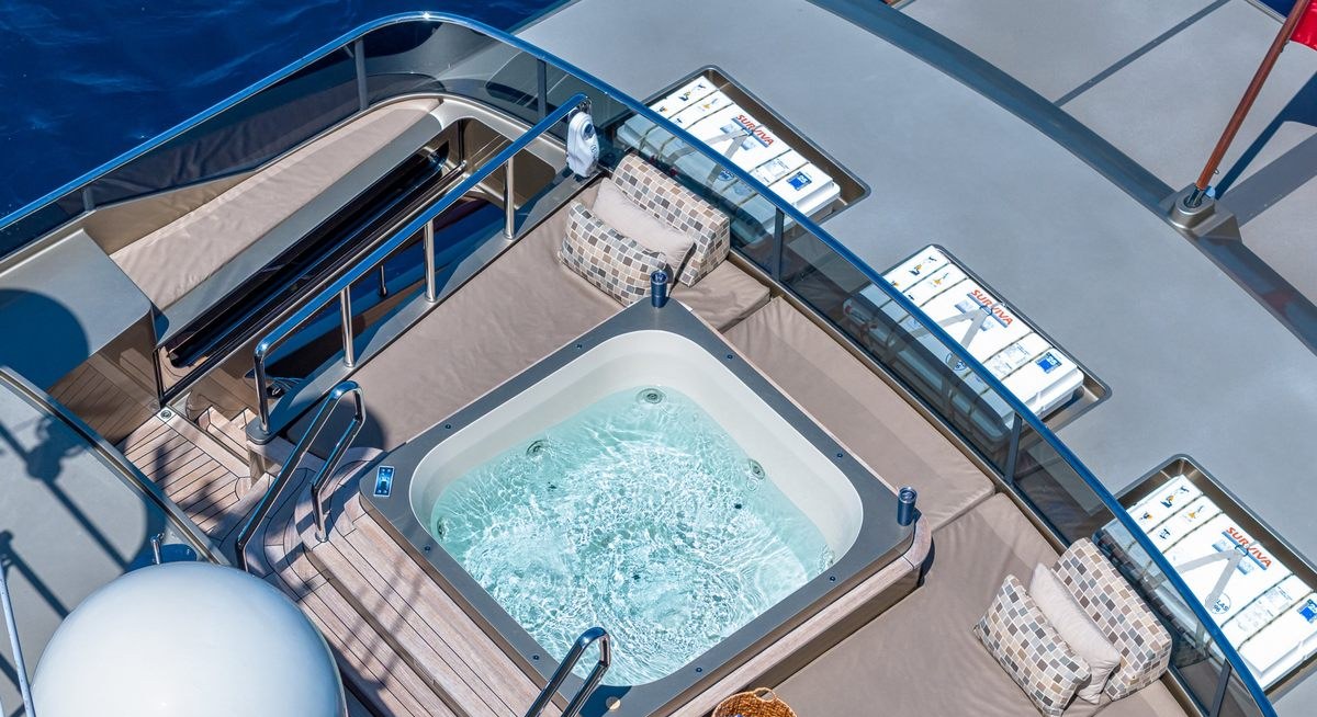 VESPER yacht charter 3
