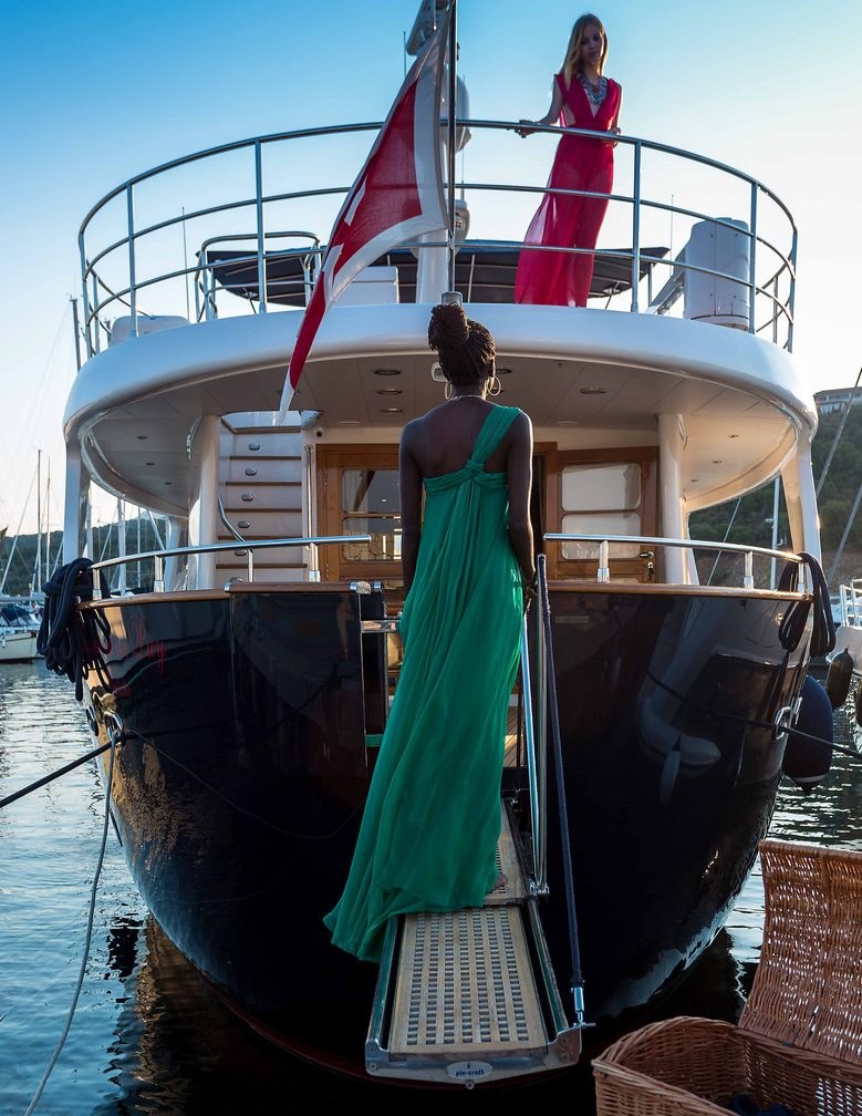Yacht charter VICTORIA III YACHT CHARTER