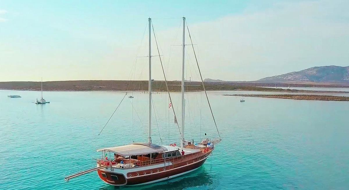 VICTORIA yacht charter 1