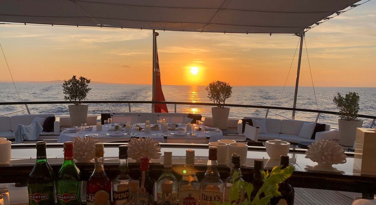 VIRGINIAN yacht charter 4