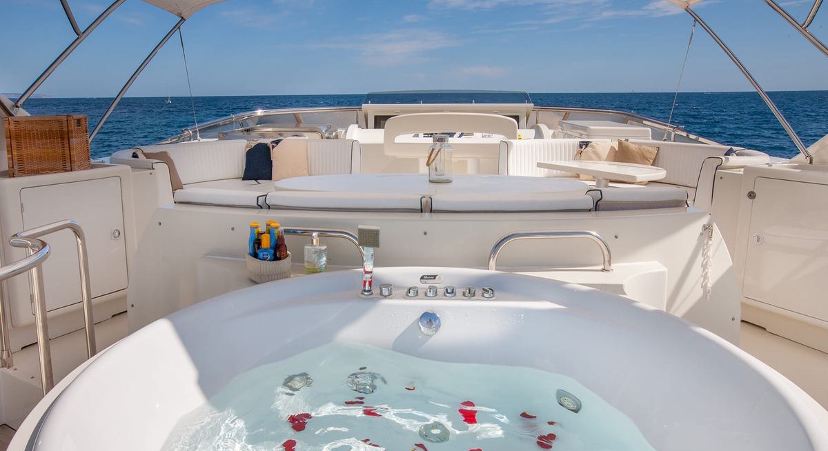 WHITE FANG yacht charter 2