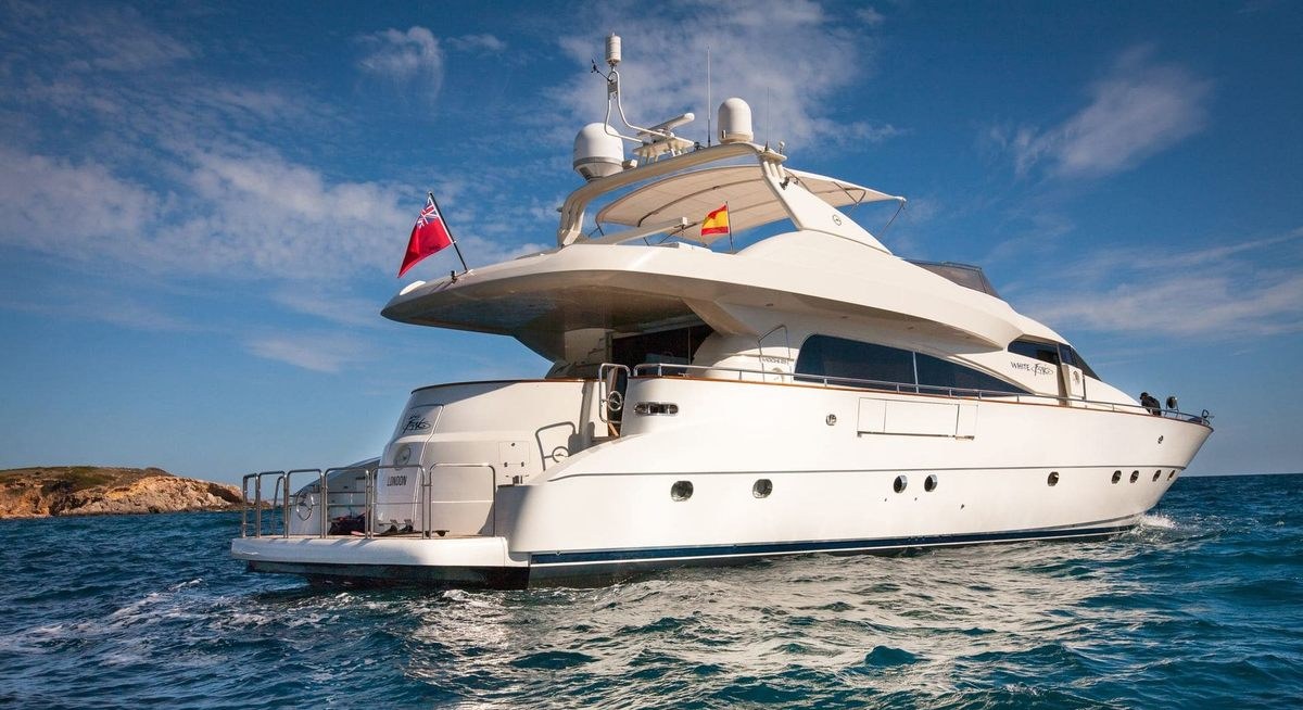 WHITE FANG yacht charter 5
