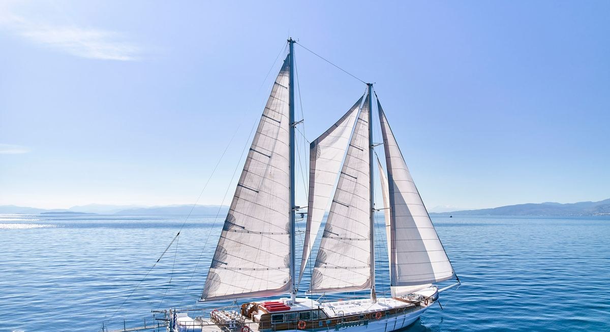 WHITE PEARL yacht charter 1