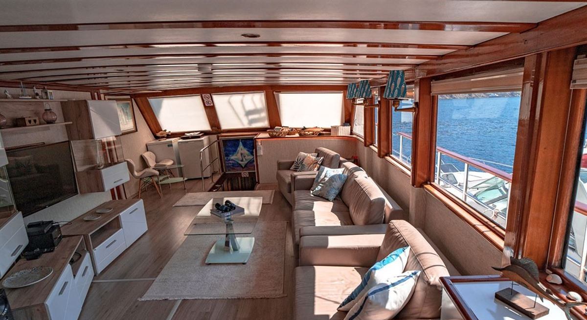 WHITE SWAN yacht charter 4