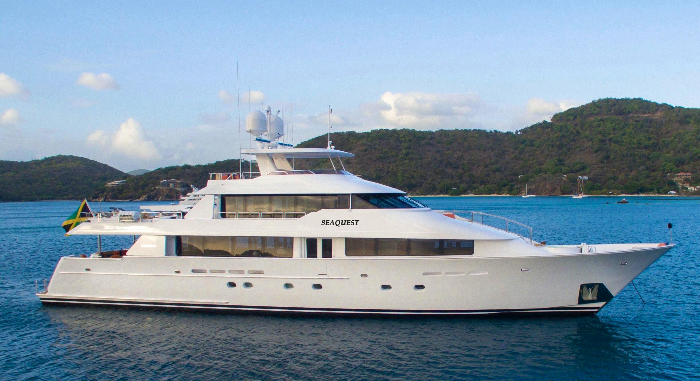 تأجير يخت YOLO YACHT CHARTER