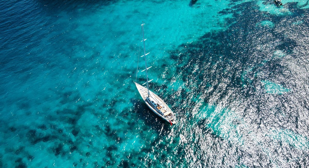 YQUEM yacht charter 5
