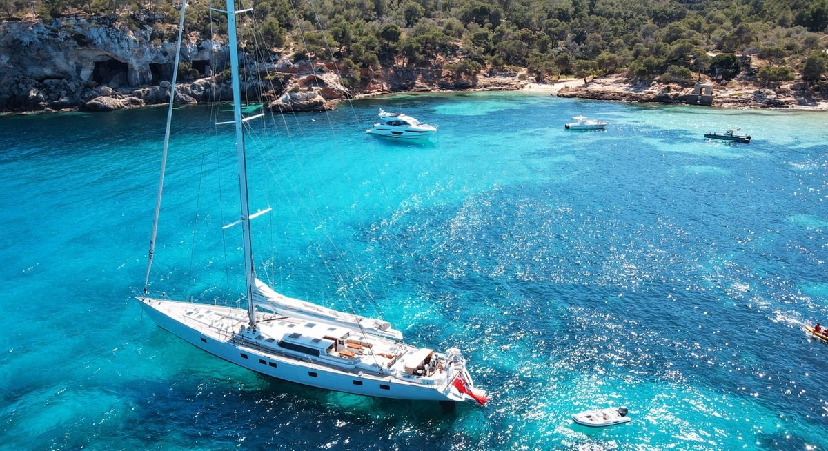YQUEM YACHT CHARTER yacht charter