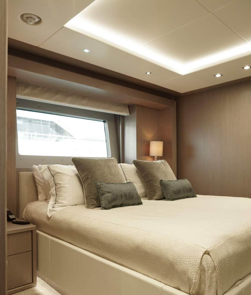 Yacht charter YUTORI YACHT CHARTER